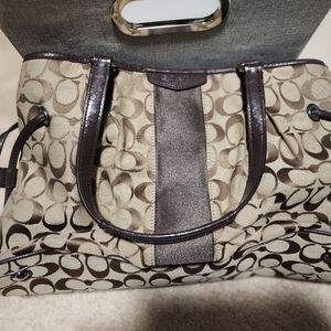 Coach shoulder bag in brown